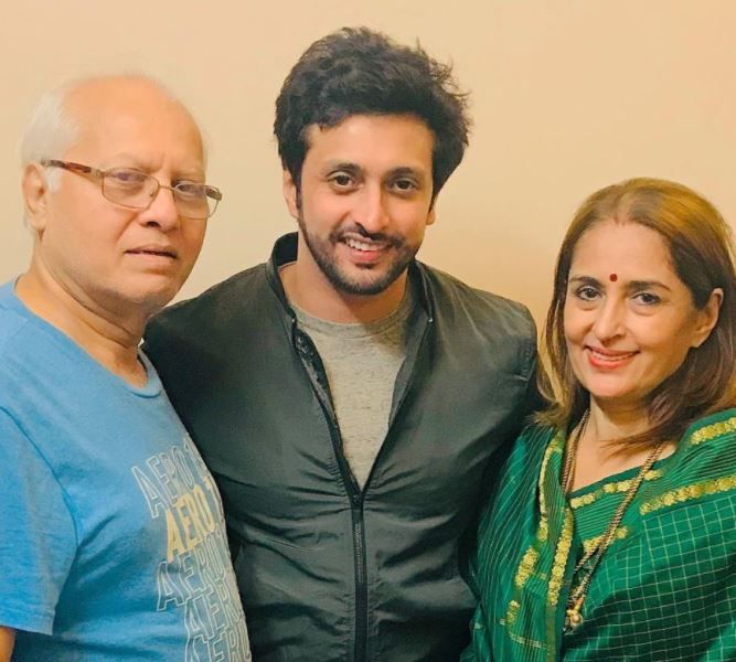 Yash Pandit with his parents