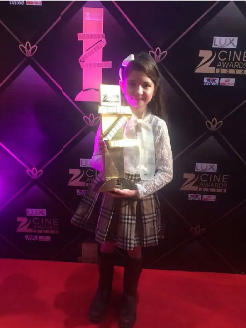 Harshaali Malhotra with the Zee Cine Award