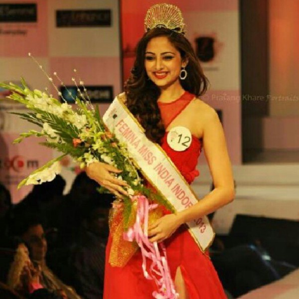 Zoya Afroz as Miss Indore