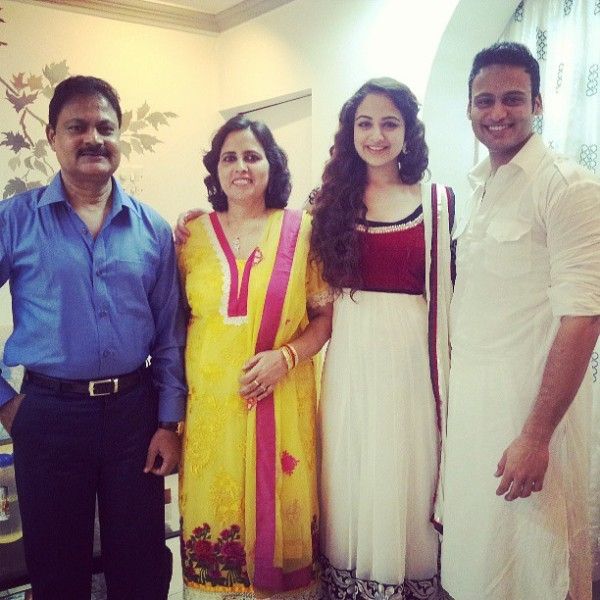 Zoya Afroz with her parents and brother