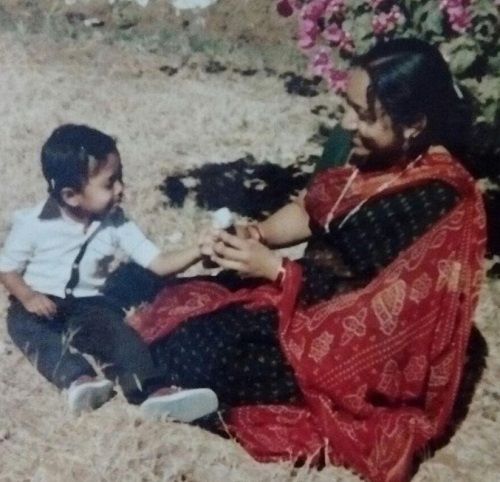 Abhishek Khandekar's childhood picture with his mother