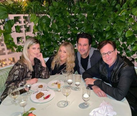 Bob Saget enjoying drinks with his wife and friends