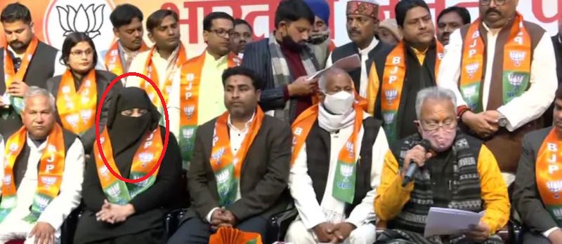 Congress leader Maulana Tauqeer Raza Khan's daughter-in-law Nida Khan (2nd left) joined BJP on January 30 along with other leaders from SP and Congress