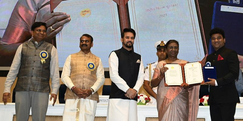 Devi Sri Prasad while receiving the National Film Award from the President of India Droupadi Murmu