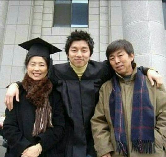 Gong Yoo with his parents