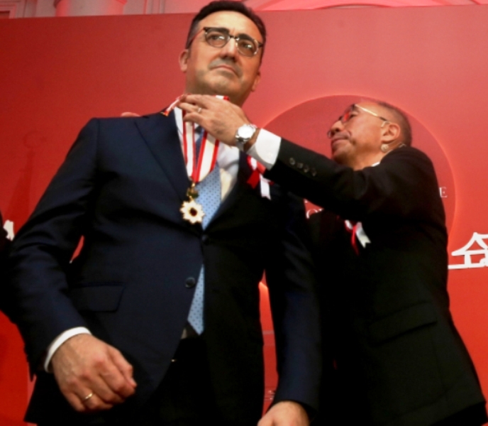 Ilker Aycı being awarded the Order of the State of Japan (2021)