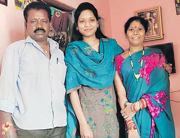 Monika Yadav with her parents