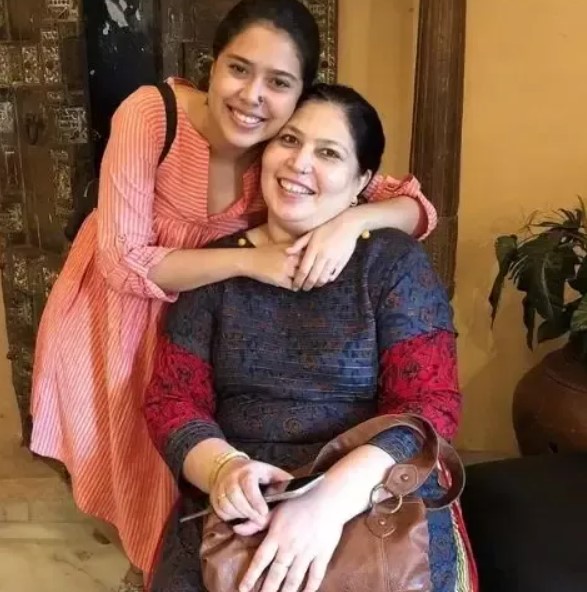 Muskkaan Jaferi with her mother