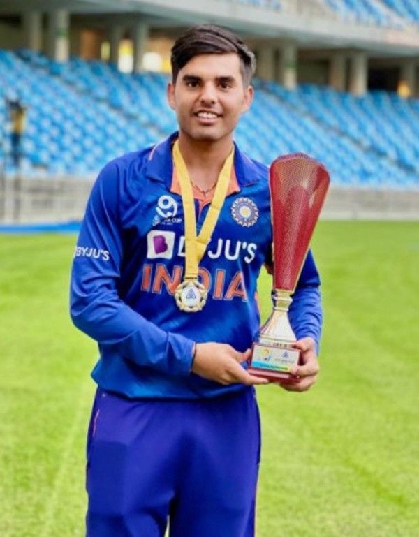 Nishant Sindhu holding the U-19 Cricket World Cup