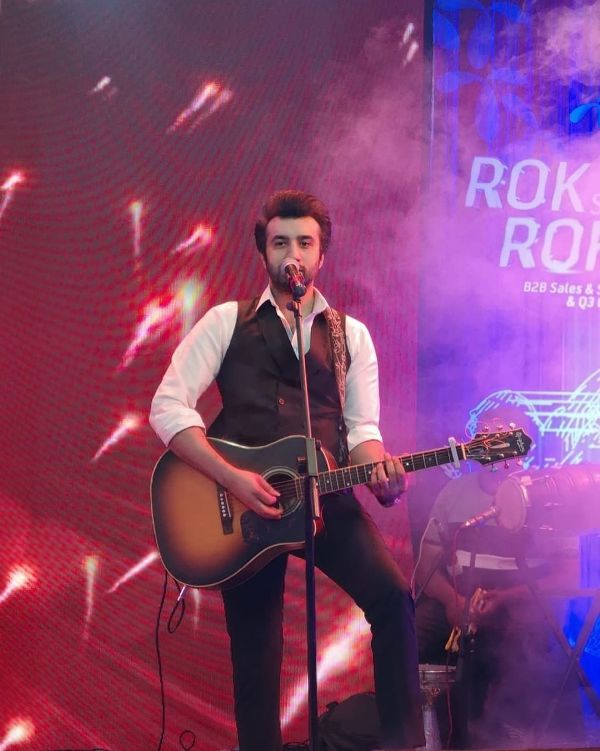 Rabi Ahmed playing guitar