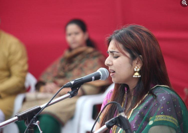 Radha Mangeshkar during a stage performance