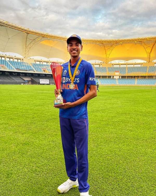 Ravi Kumar holding Asia Cup Trophy