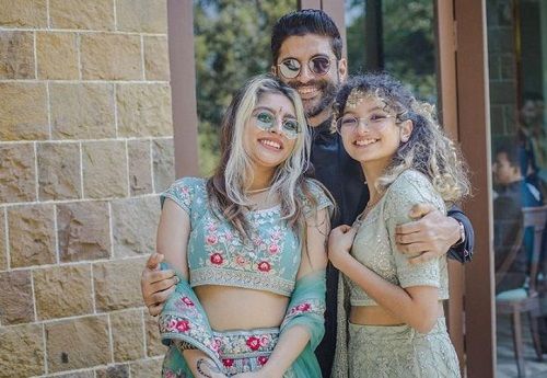Akira Akhtar with her father and sister