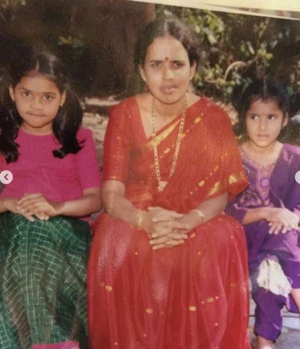 Ashu in her childhood with her mother and sister