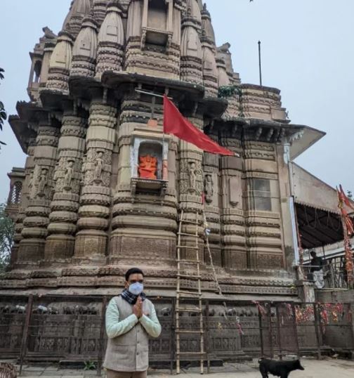Asim Arun at Maa Annapurna Devi Temple in Tirwa