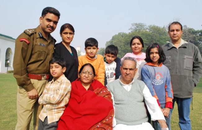 Asim Arun's family picture