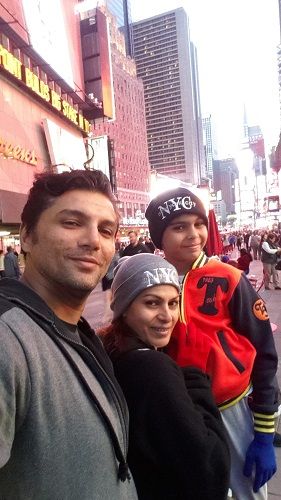 Chetan Hansraj with his wife and son