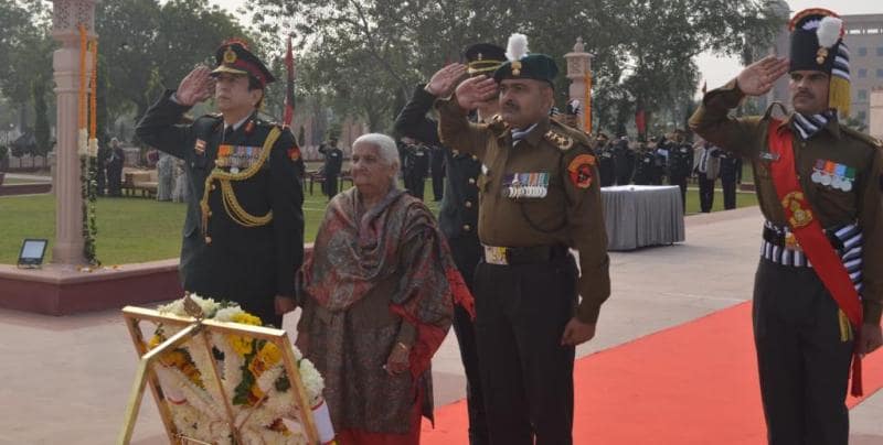 Dhano Devi, wife of late Colonel Hoshiar Singh Dahiya during the wreath laying ceremony.