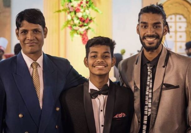 Divyansh Kacholia with his father and brother