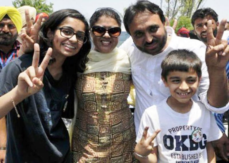 (From left to right) Seerat Kaur Mann, Inderpreet Kaur, Bhagwant Mann, and Dilshan Mann, celebrating Bhagwant Mann's victory in the 2014 Lok Sabha polls in Sangrur, Punjab, on a ticket from the Aam Aadmi Party (AAP)
