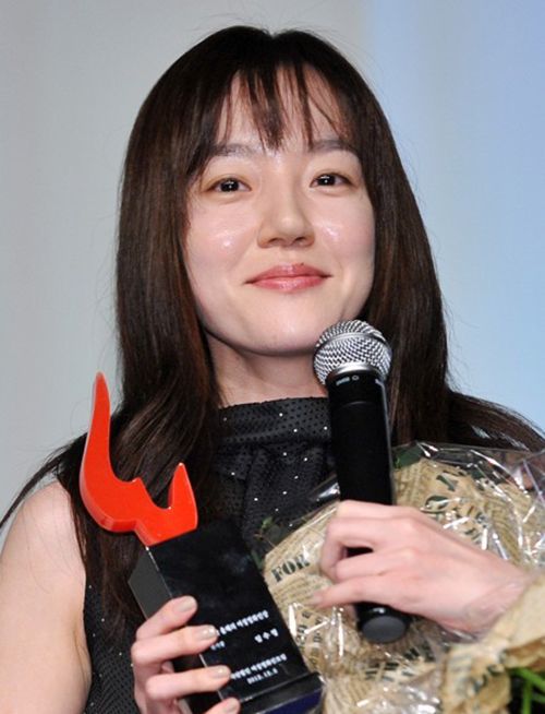 Im Soo-jung with her Female Filmmaker of the Year Award