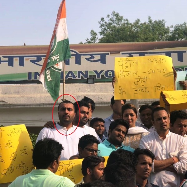Jagdeep Kamboj protesting against the Modi government for hiked petrol prices in 2018Jagdeep Kamboj protesting against the Modi government for hiked petrol prices in 2018
