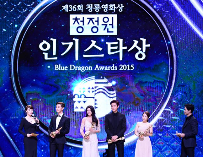 Lee Min-ho (third from left) during his award acceptance speech at Blue Dragon Film Awards