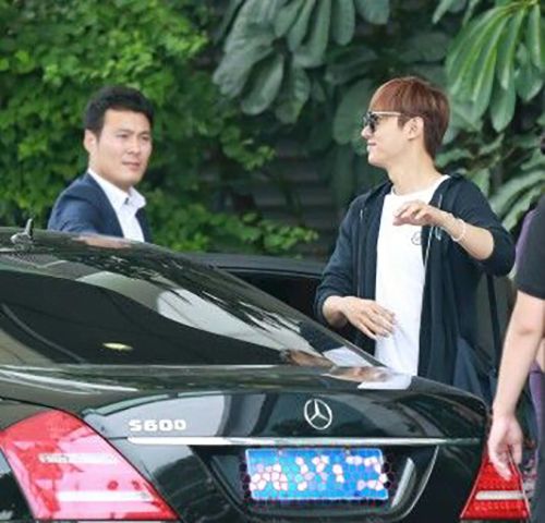 Lee Min-ho with his Mercedes-Benz CLS 