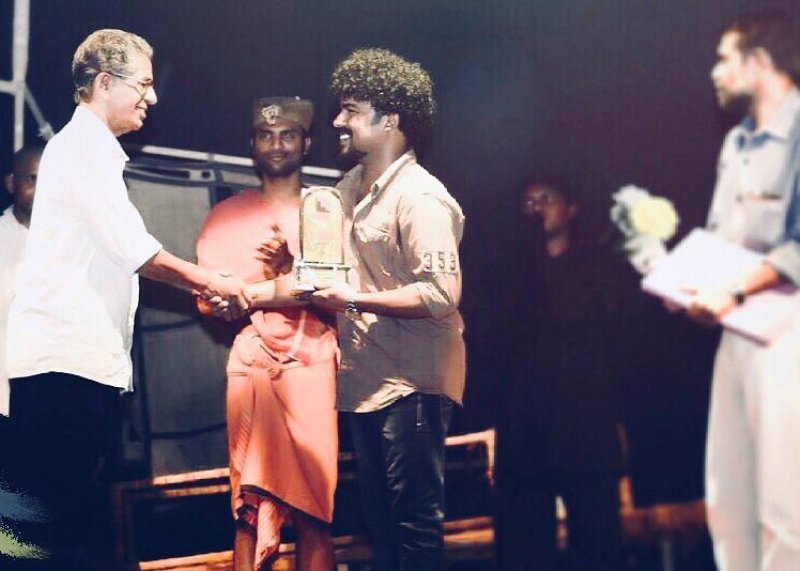 Liju Krishna receiving a memento from the Government of Kerala—Department of Information - Public Relations at the National Theatre Festival for the play 'Moment Just Before Death'  in 2015