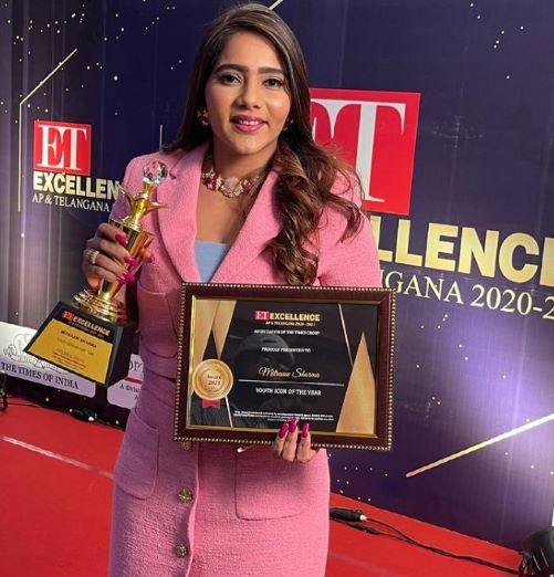 Mitraaw Sharma with her Youth Icon of the Year award in 2021