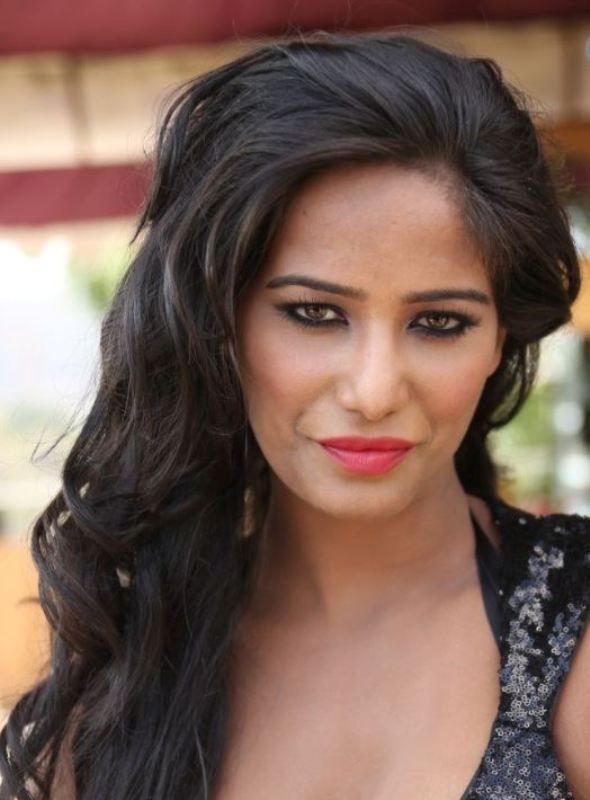 Poonam Pandey Wiki, Age, Husband, Children, Family, Biography & More -  WikiBio