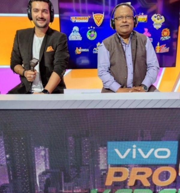 RJ Aabhimanyu anchoring during VIVO Pro Kabaddi