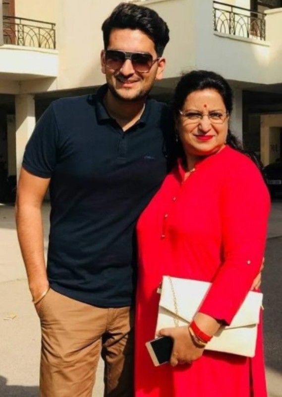 RJ Aabhimanyu with his mother