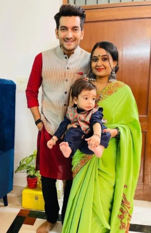 RJ Aabhimanyu with his wife and son