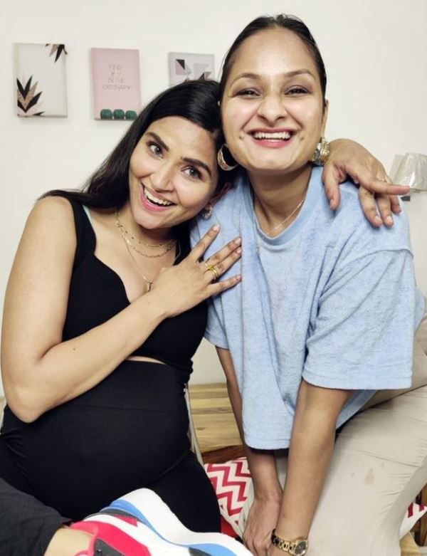 Ritu Rathee Taneja with her sister Nisha