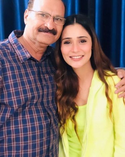 Sara Khan with her father