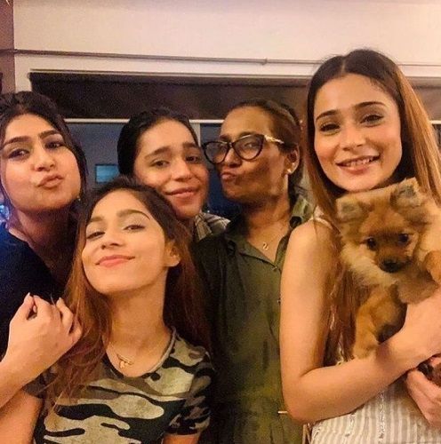 Sara Khan with her mother and sisters