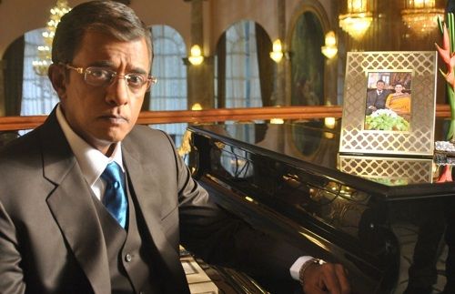 A scene of Shiv Kumar Subramaniam from 'Mukti Bandhan' (2011)