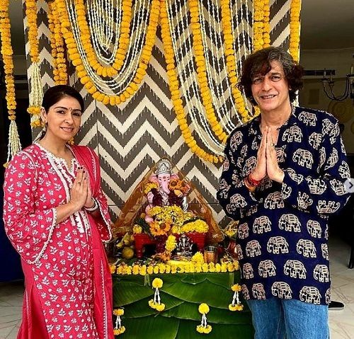 Chunky Panday and his wife with an idol of Lord Ganesha