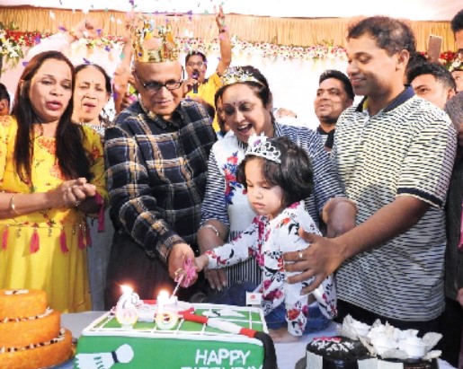 Digambar Kamat with his wife, son, daughter-in-law, and granddaughter