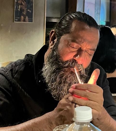 Lakki Lakshman while smoking a cigarette