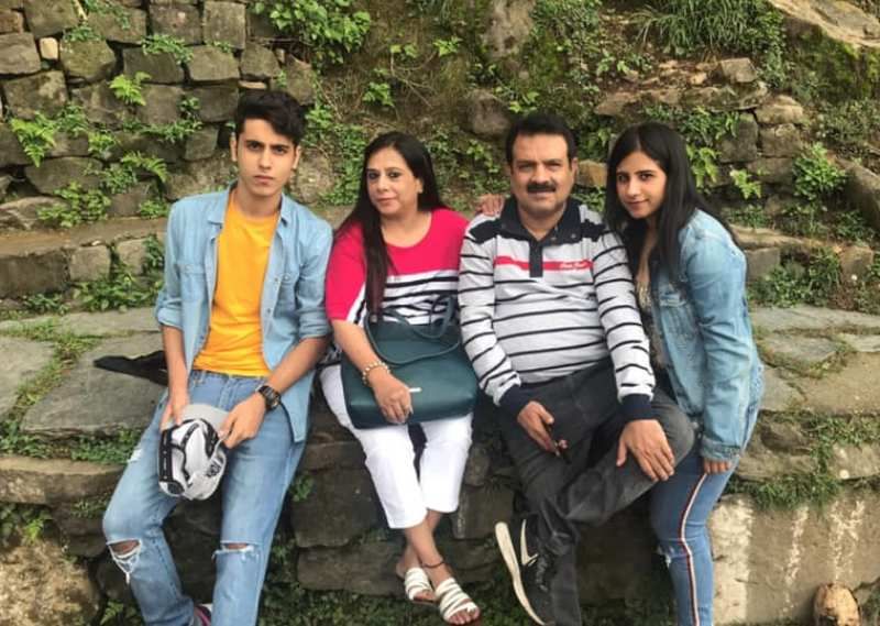 Poojan Chhabra with his parents and sister