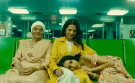 Raveena Aurora with her mother and grandmother
