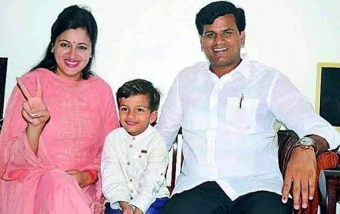 Ravi Rana and Navneet Rana with their son, Ranveer