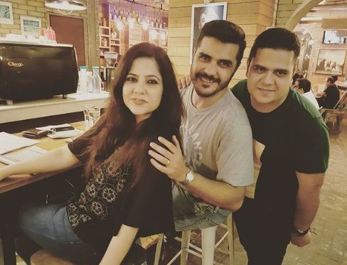 Saira Shah with her brothers