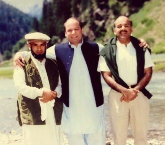 Shehbaz Sharif with his brothers