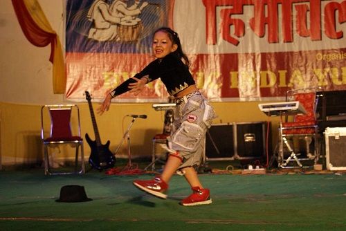 Twinkle Sharma performing at Himachal Utsav