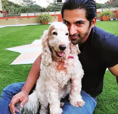 Vivan Bhatena and his pet dog