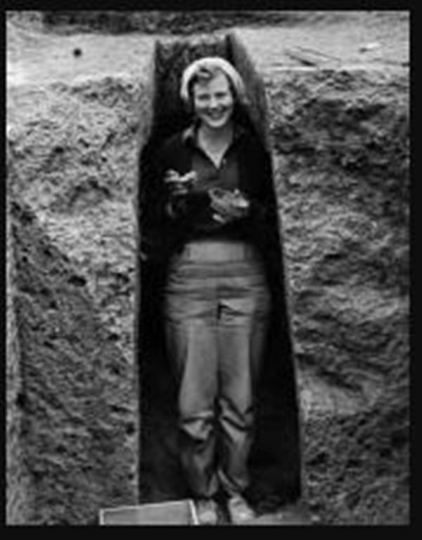 12 year old Margethe during an excavation in Illerup