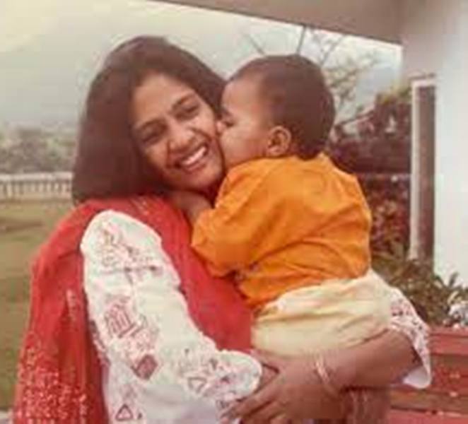 A childhood photo of Apeksha with her mother